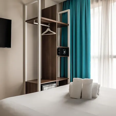 Arya Stadium Hotel