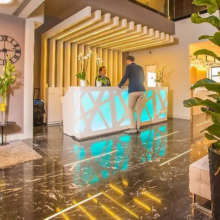 Arya Stadium Hotel 3*