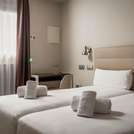 Hotel Arya Stadium 3*