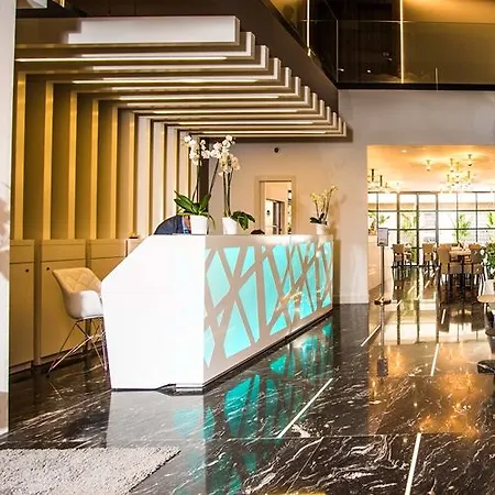 Hotel Arya Stadium 3*