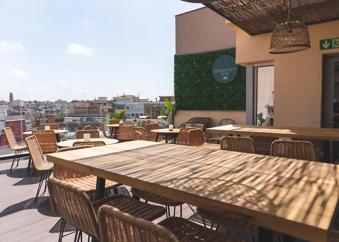 Arya Stadium Отель