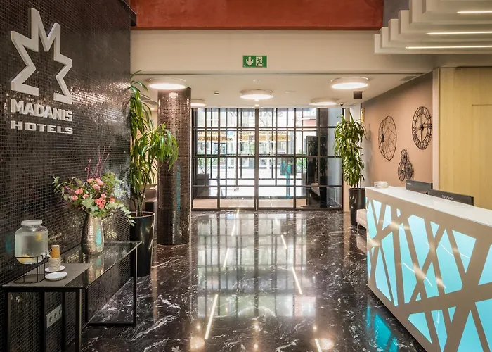 Arya Stadium Отель 3*