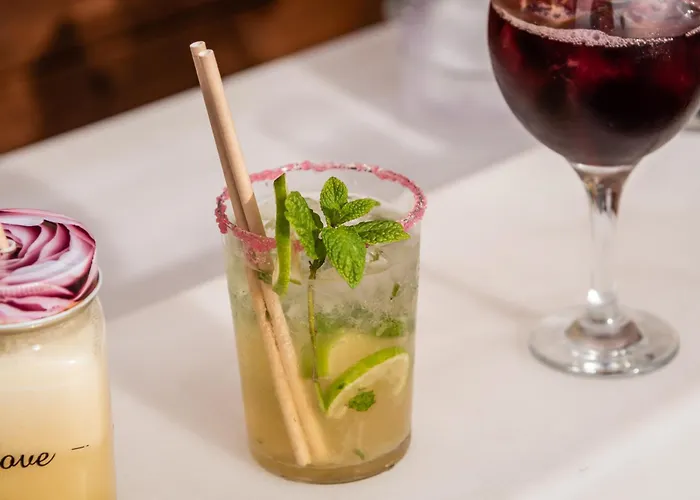 Arya Stadium Отель 3*