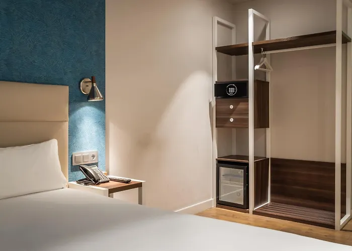 Arya Stadium Отель 3*