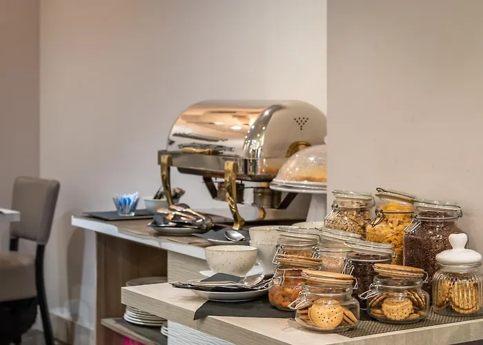 Отель Arya Stadium 3*