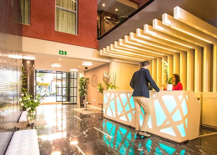 Arya Stadium Отель