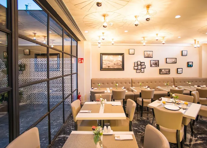 Отель Arya Stadium Барселона