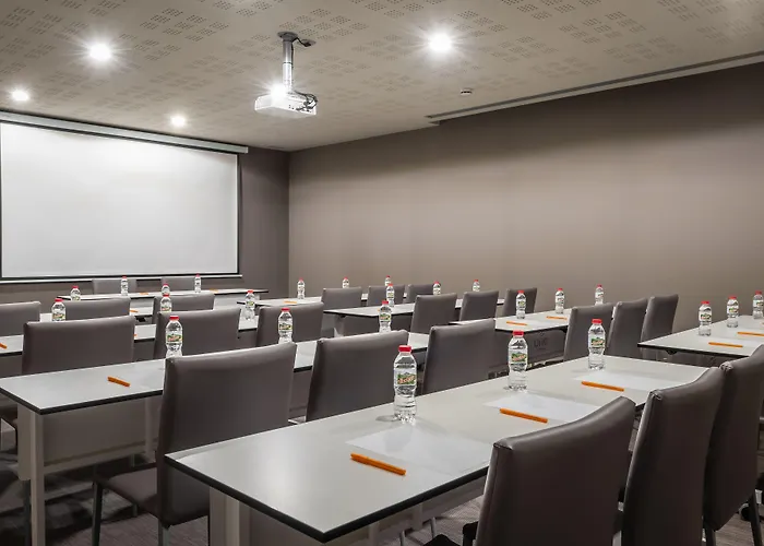 Отель Arya Stadium Барселона