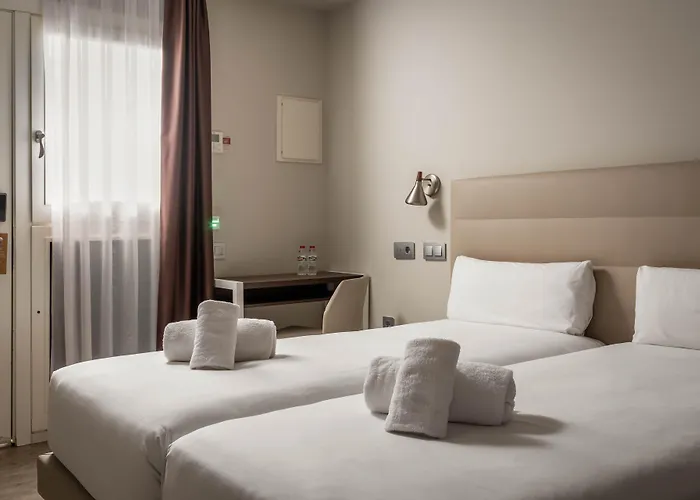 Отель Arya Stadium 3*