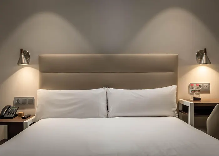 Arya Stadium Отель Барселона