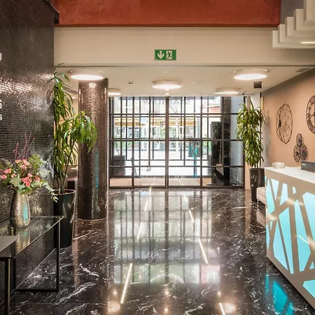 Arya Stadium 호텔 3*